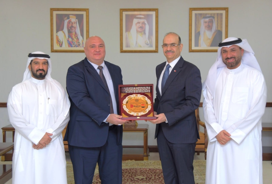 سعادة وزير العمل بالوكالة يلتقي رئيس نقابة العاملين بالنيابات والمحاكم المصرية